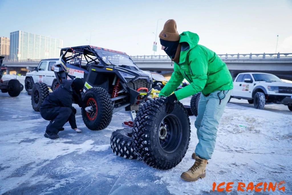 包含WRC俄西伯利亚站：冰雪覆盖，考验车手冷静的词条