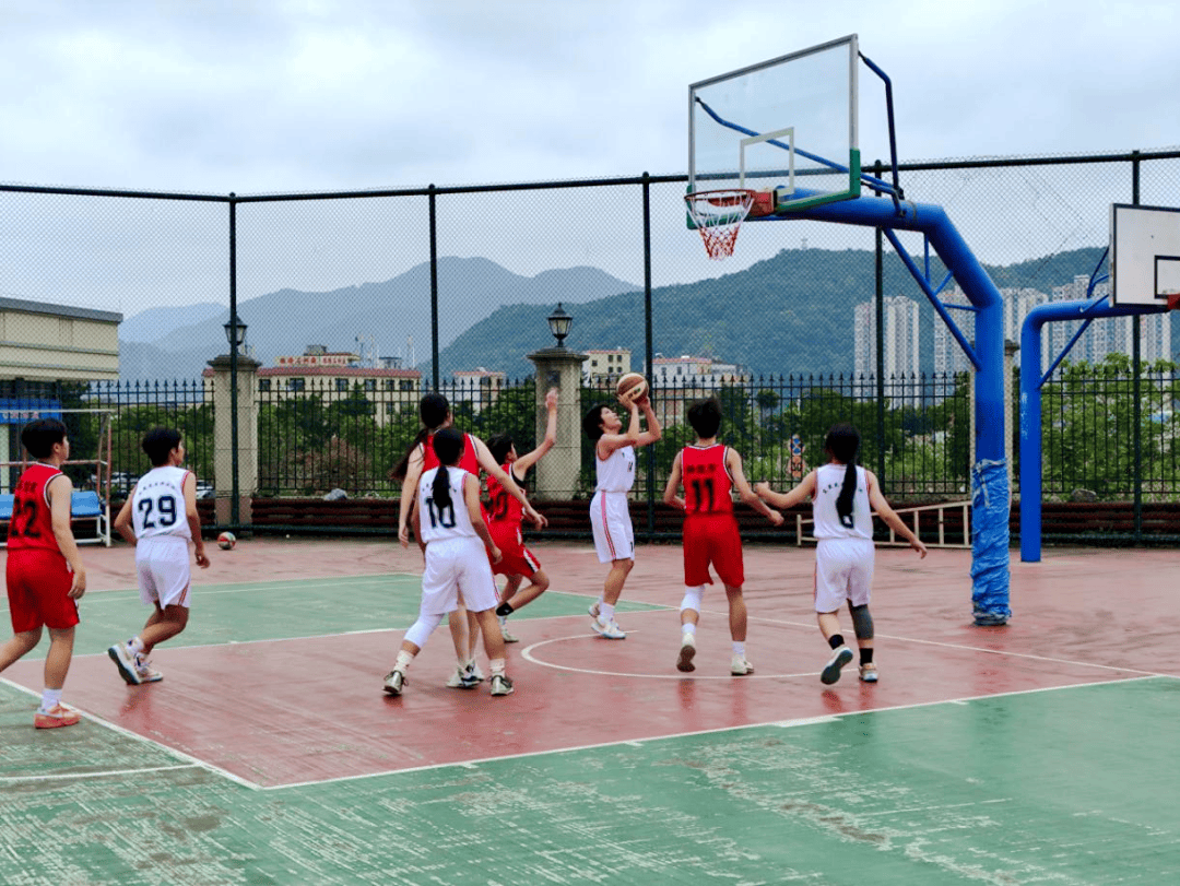 爱游戏体育：校园篮球蓬勃发展，为中国篮球注入新活力的简单介绍