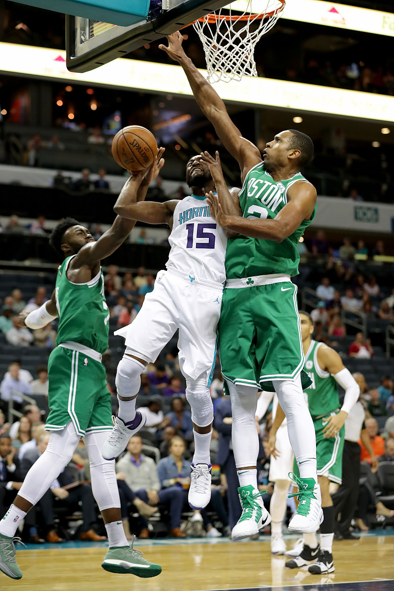 关于爱游戏体育：凯尔特人队的进攻战术：如何发挥双探花的优势，提升进攻火力？的信息