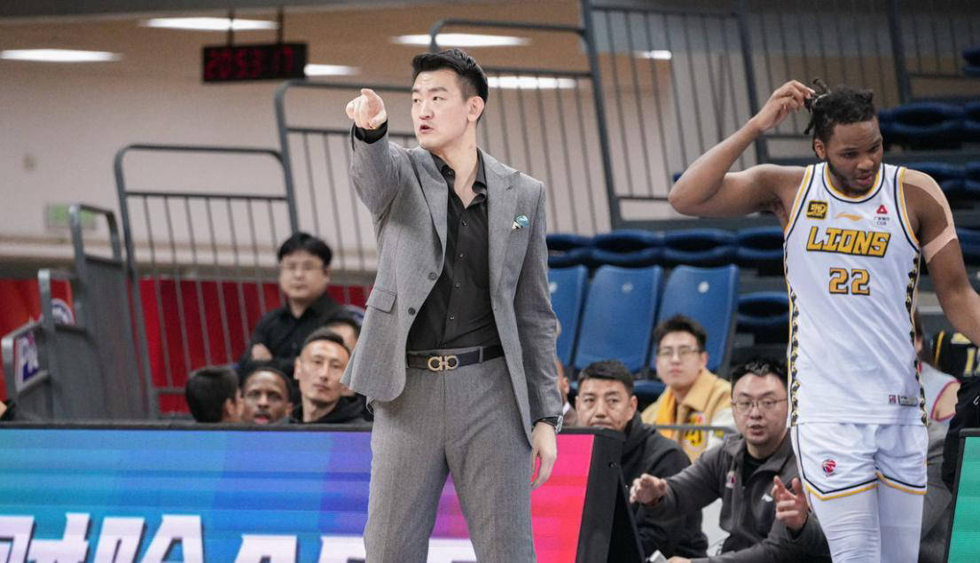 爱游戏体育：CBA常规赛MVP揭晓，谁是本赛季最佳球员？的简单介绍