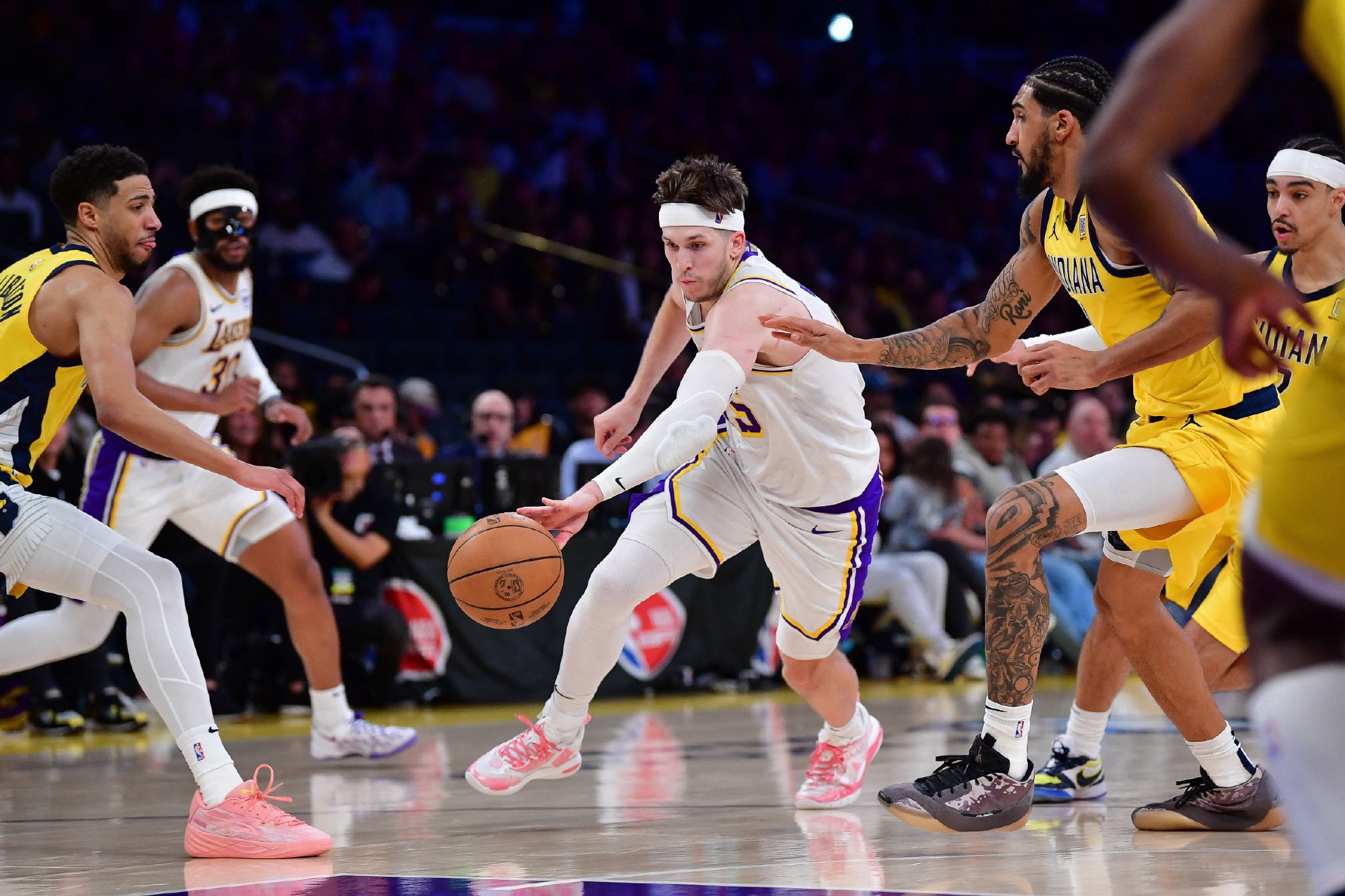 关于爱游戏体育:湖人队新赛季的希望：年轻球员的成长与老将的经验传承的信息