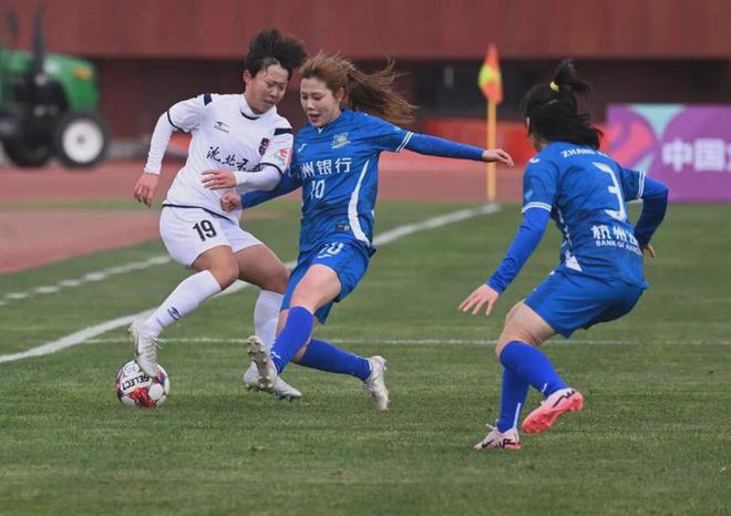 爱游戏体育:中国女足最强阵容“压力山大”，球迷：别“紧张”，输了也没关系！的简单介绍